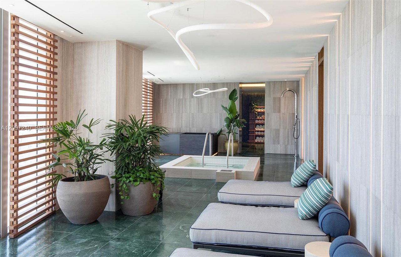 casa-bella-residences-miami-fl-condo-for-sale-living-spa