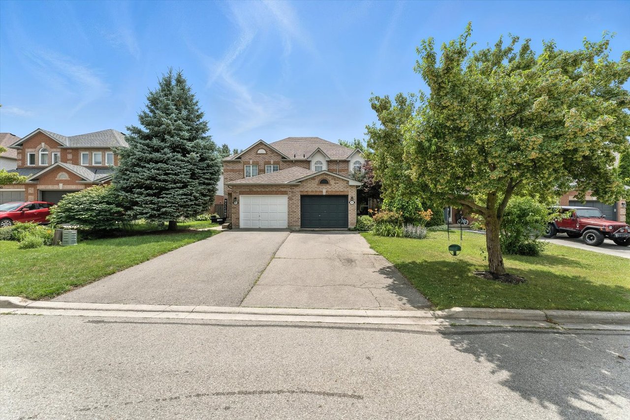 151 Mowat Cres