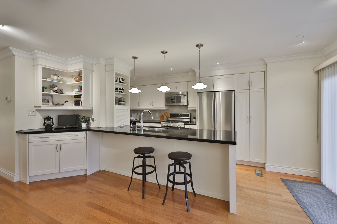 86 Forsythe Street, Oakville