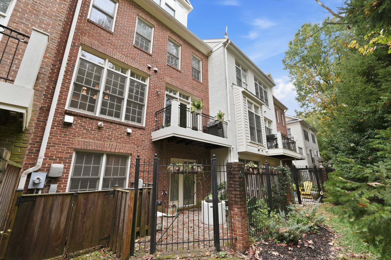 1627 Colonial Hills Drive