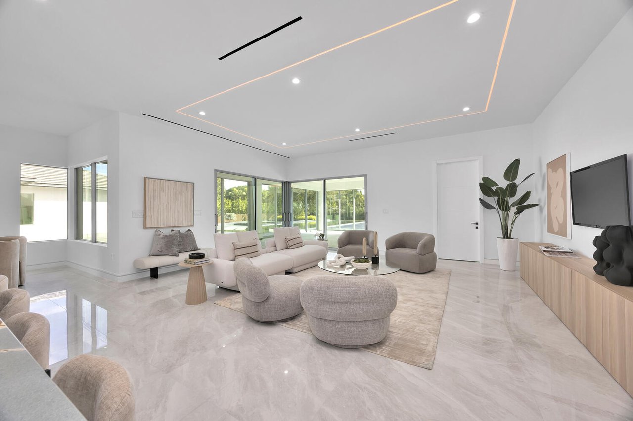 Your Private Resort - Everyday Of The Week