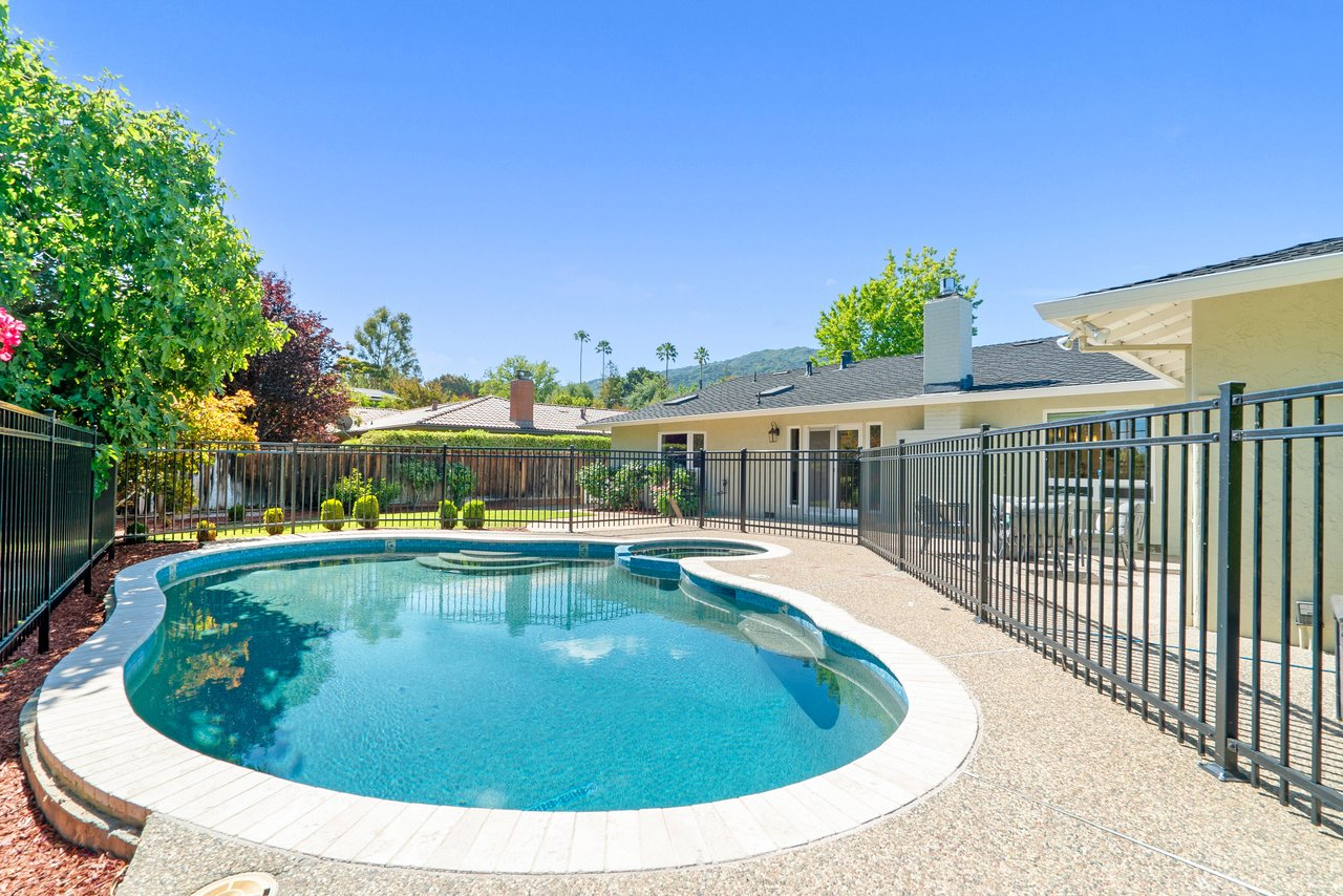 247 Marchmont Dr