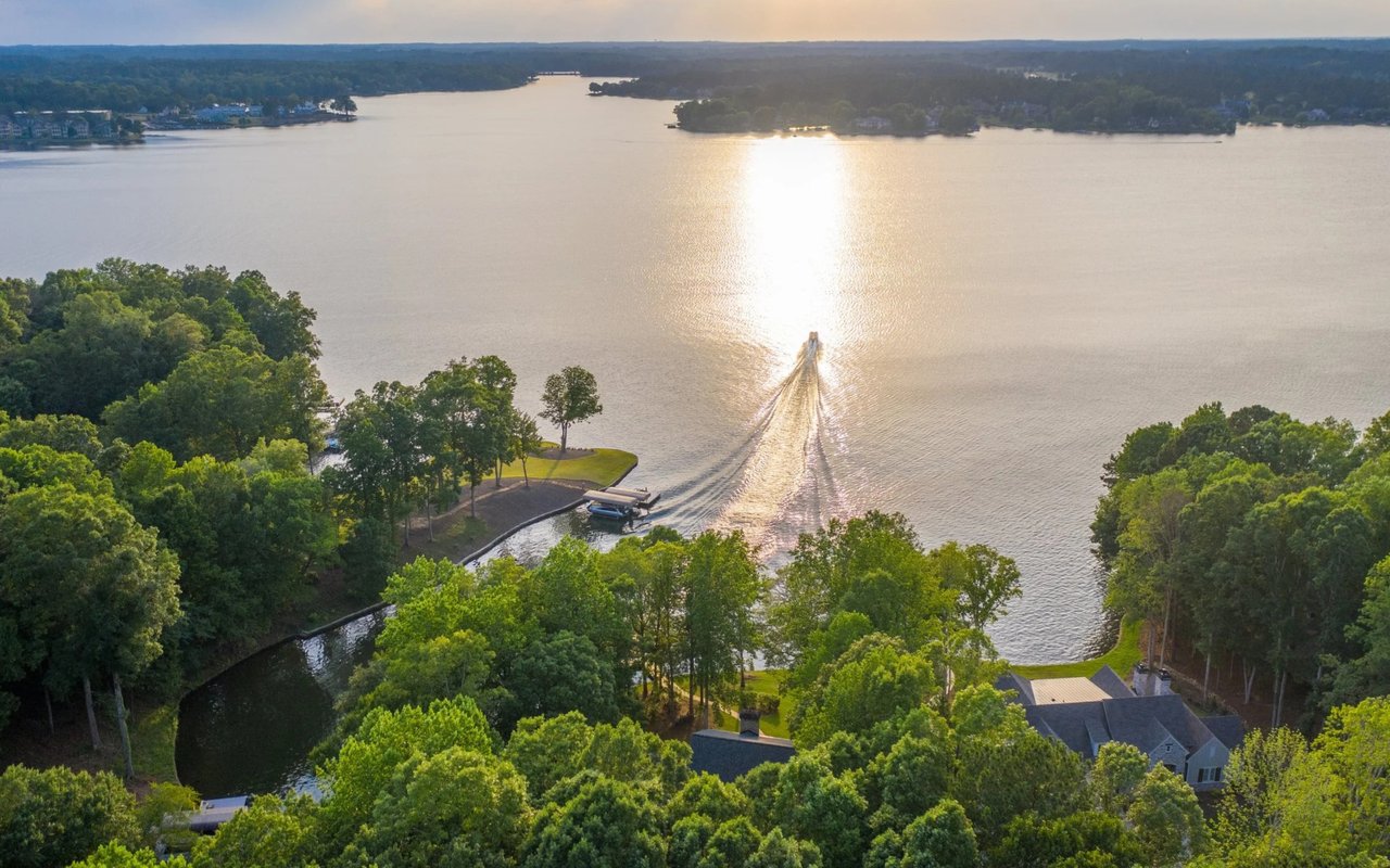 Lake Oconee Neighborhood Guide