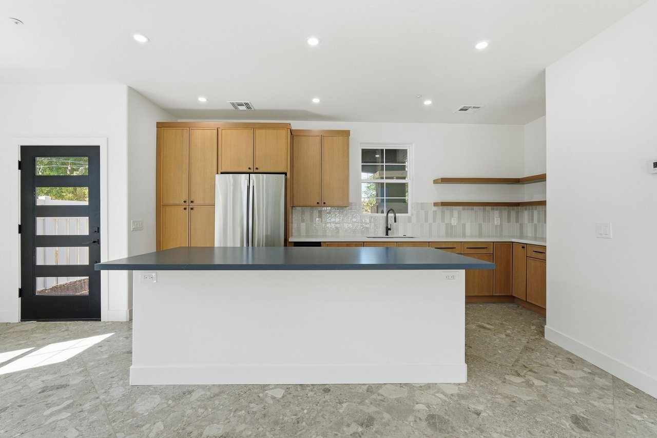 2974 E CAMELLIA Drive