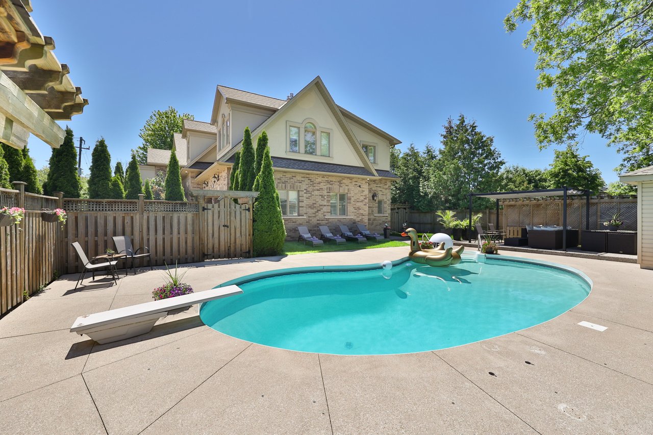 390 Seaton Drive, Oakville