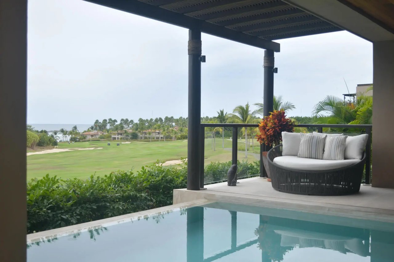 Golf and resort-style villa living in Chileno Bay Los Cabos with luxury amenities, scenic surroundings, and club access