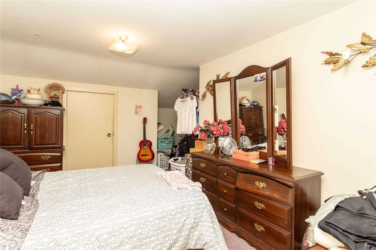 135-137 Queenston Street