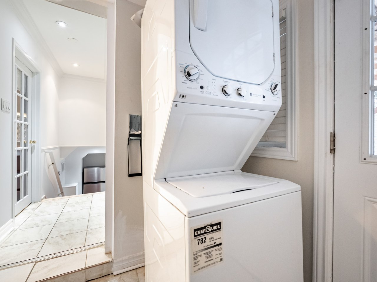 28 Lakeland Crescent