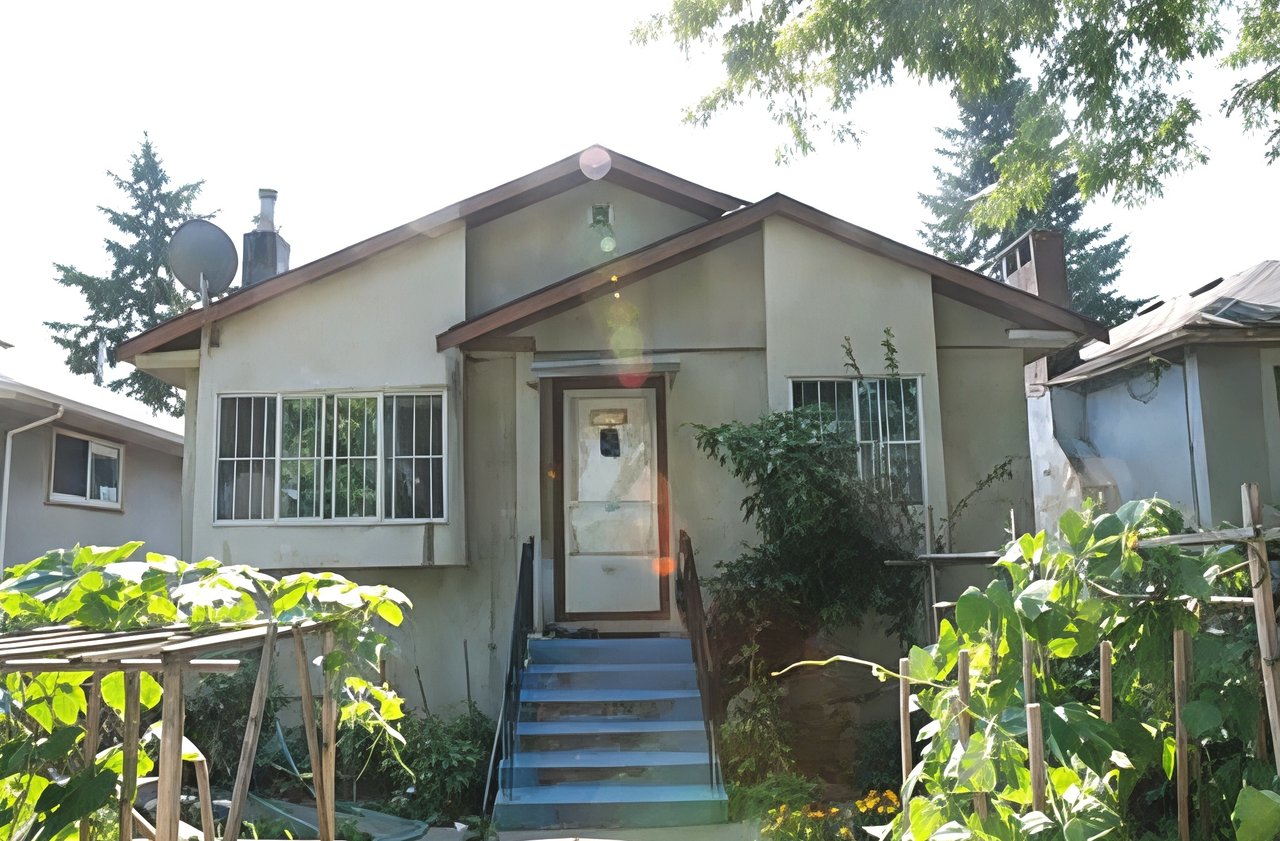 2228 Parker St
