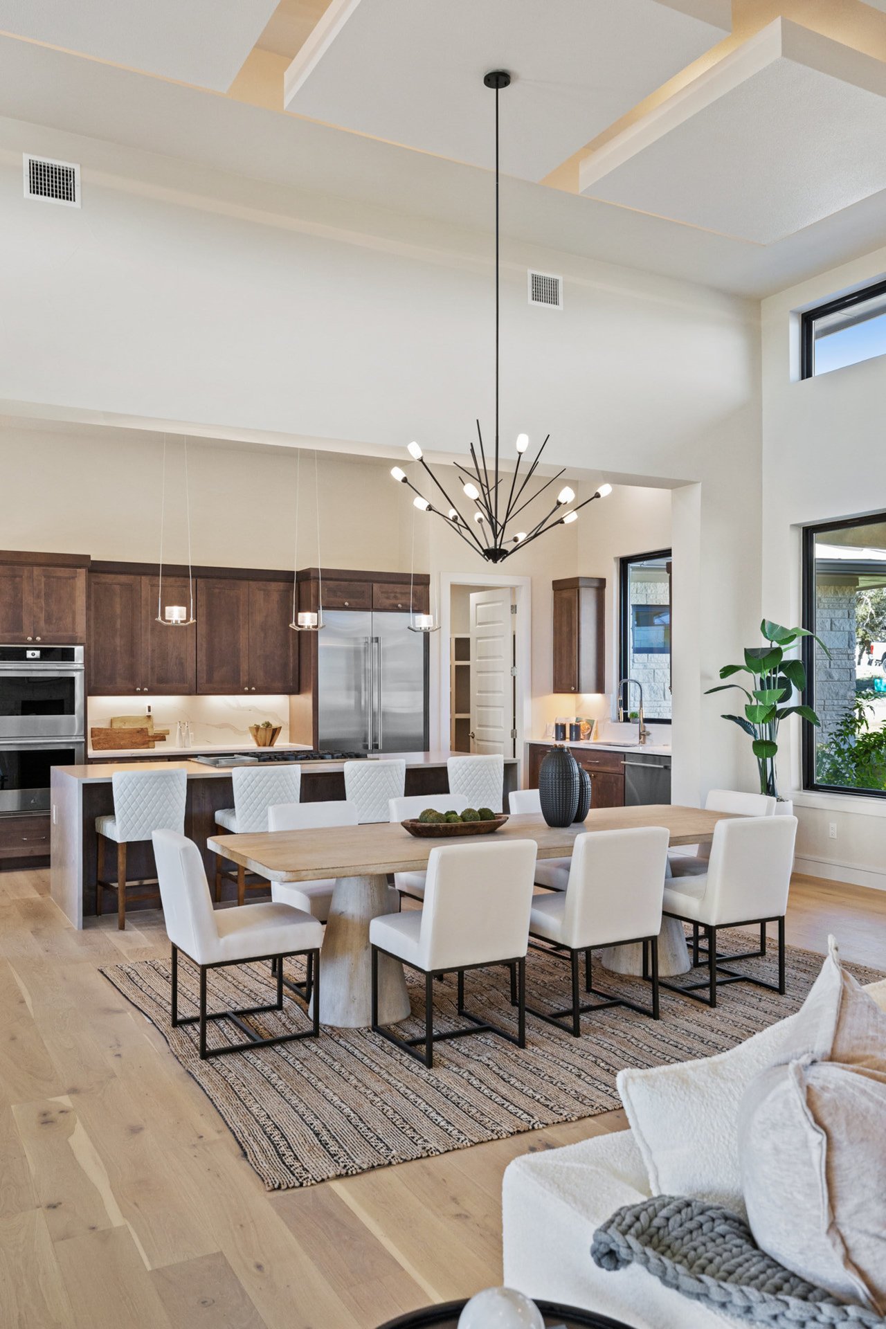 Bee Caves Single Story with Air Conditioned 2nd 2-Car Garage/ADU
