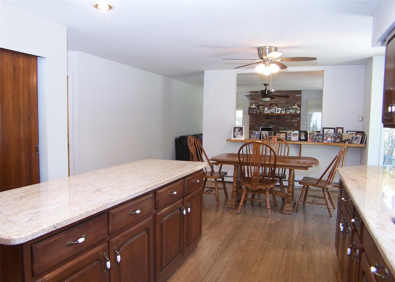 220 Bellport Ave
