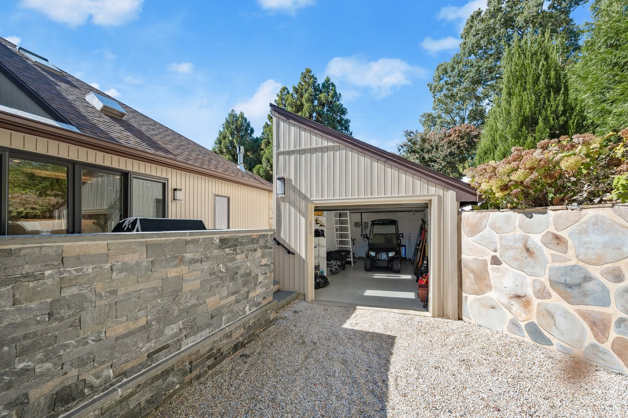 668 Broadwater Way