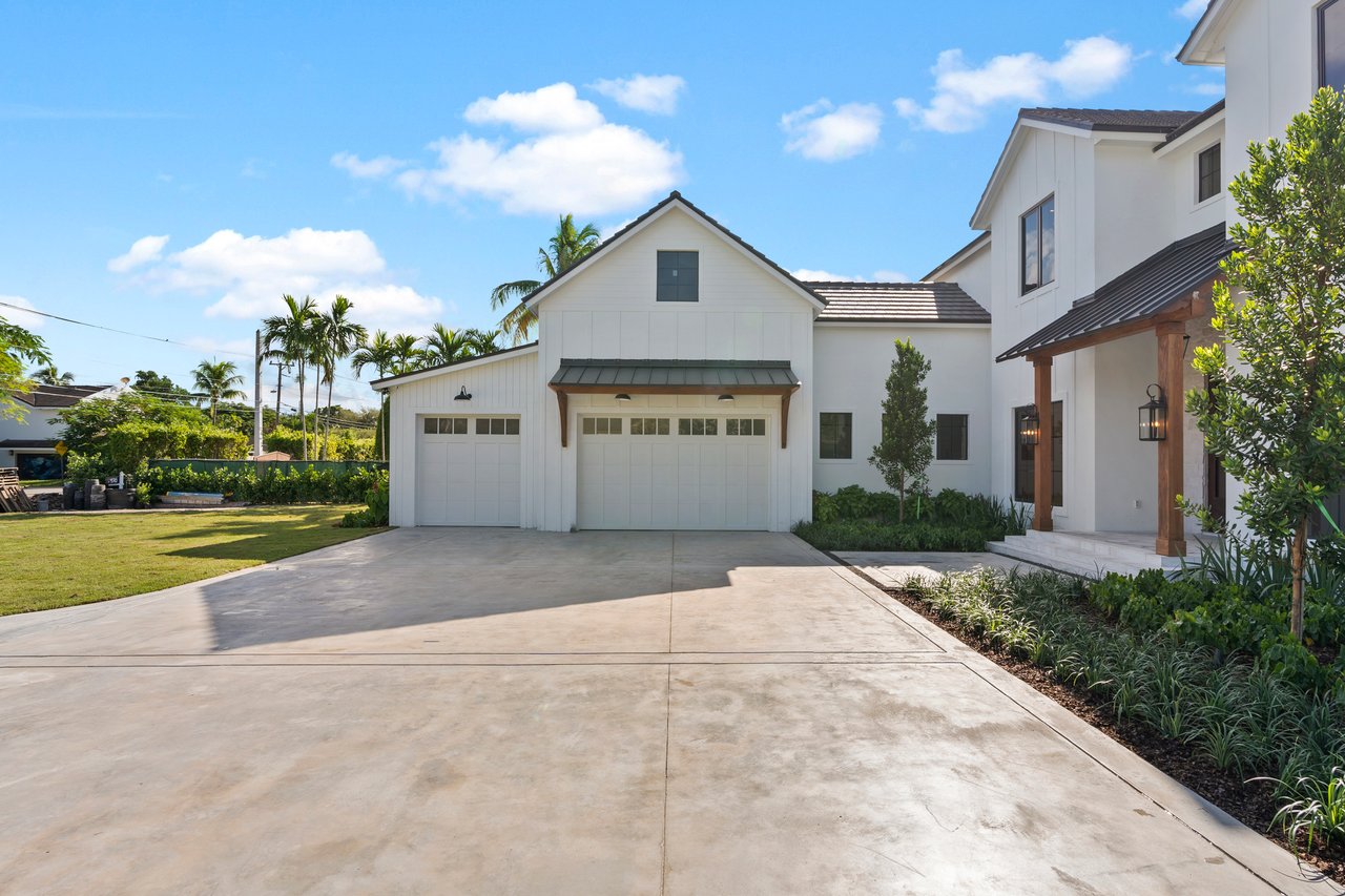 Beautiful Modern Farmhouse in Glenvar Heights