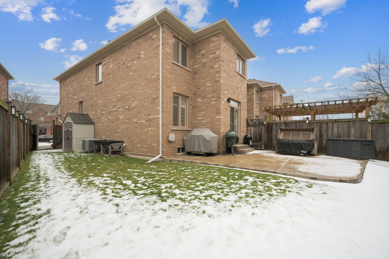 Gorgeous End Unit Townhome