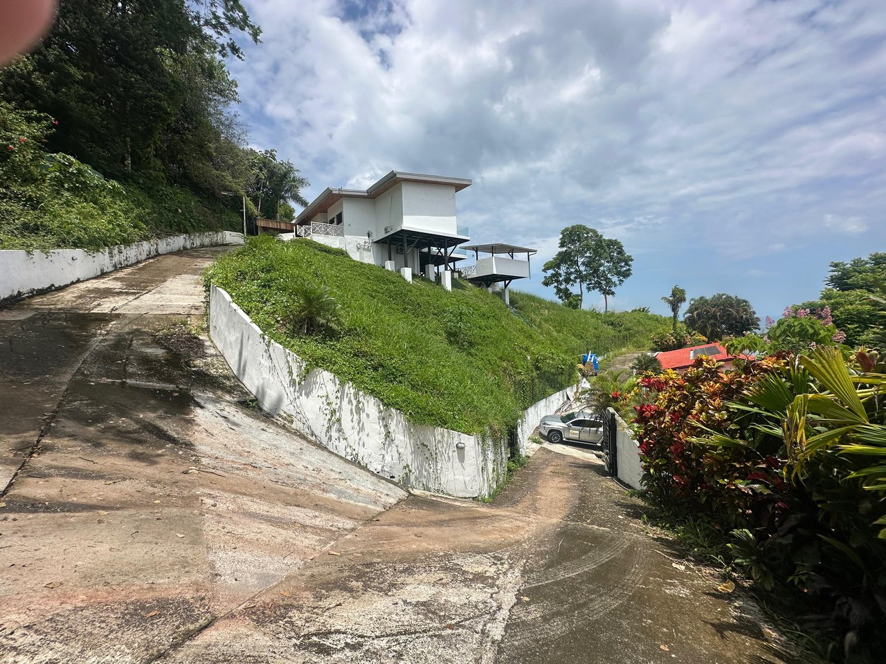 Modern Elegance Meets Incomparable Views, 3BDR&3Baths Home