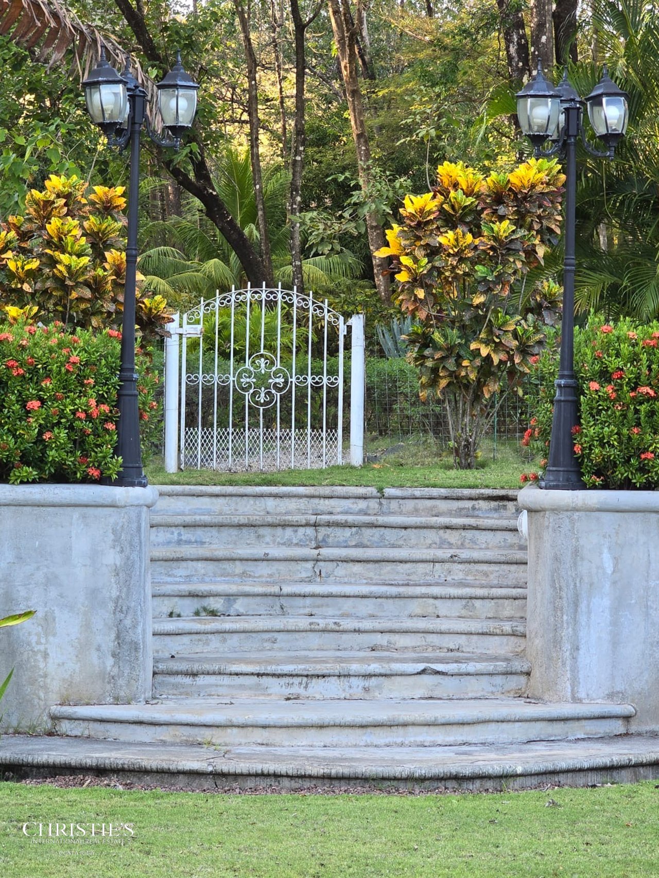 Private Estate Close to the Coast - Rancho Las Melinas