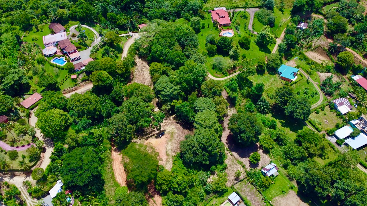 Build-Ready Lot in Ojochal’s Calle Cacique | Easy Access & Stunning Mountain Views