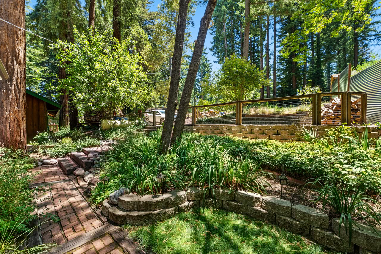 620 Knoll Way, Felton