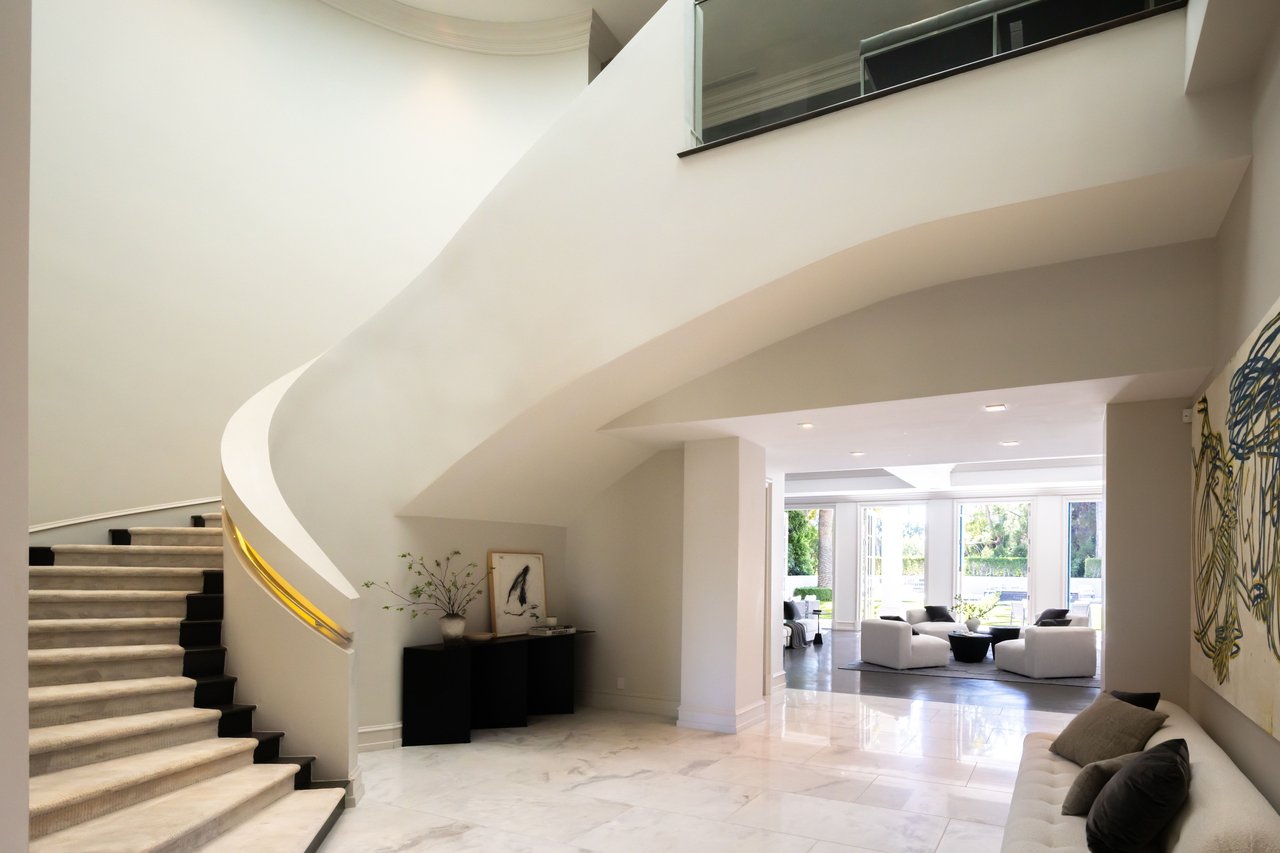 917 N Crescent Dr, Beverly Hills