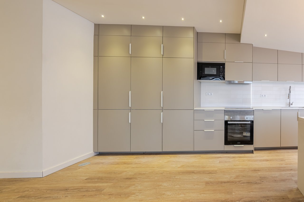 Renovated 3-Bedroom Apartment with 2 Bathrooms and Lift in Bonfim, Porto