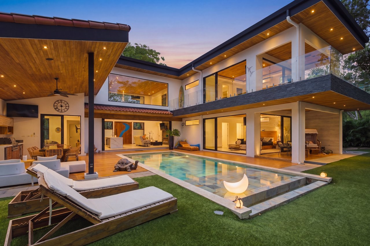 Casa La Ola Perfecta | Luxury 5-Bedroom Home with Pool Near the Beach in Hacienda Pinilla