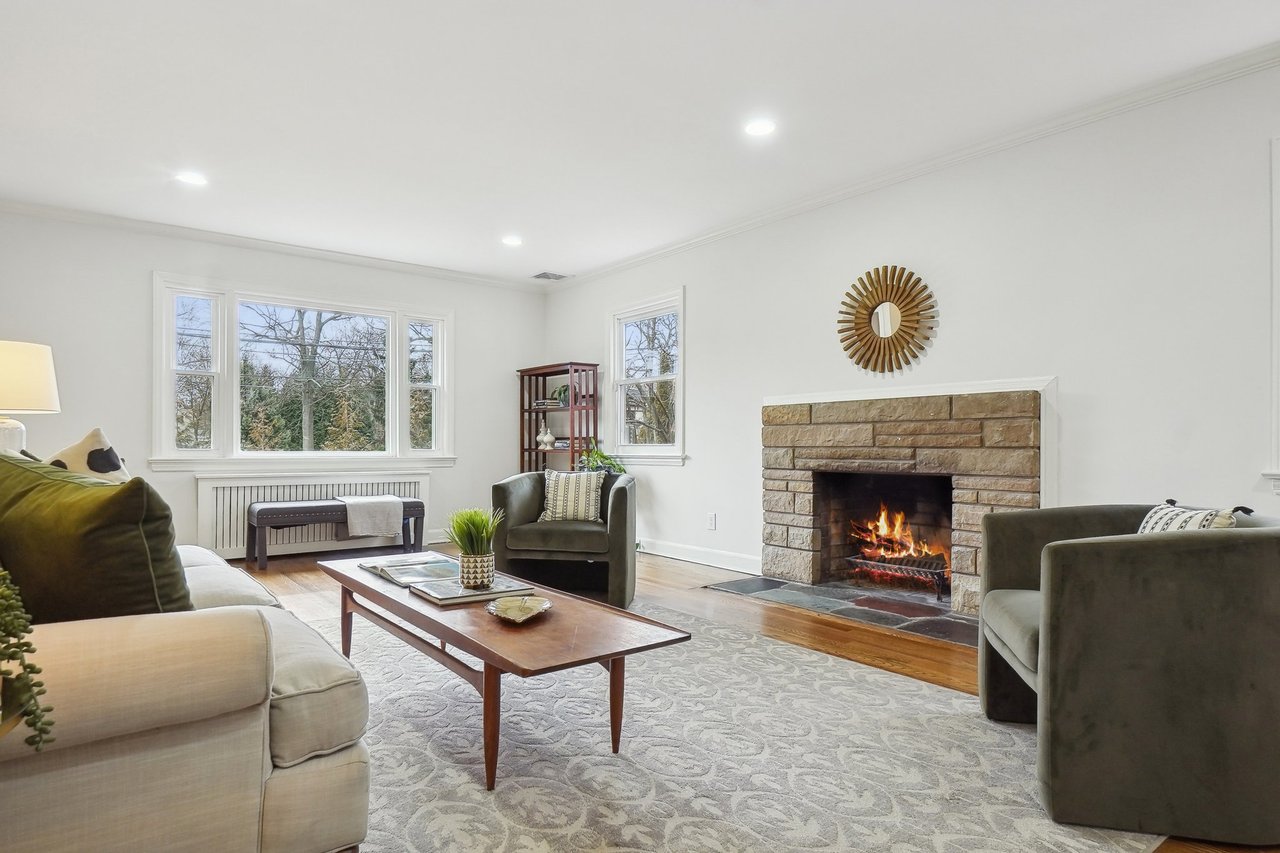 407 Stirling Ave