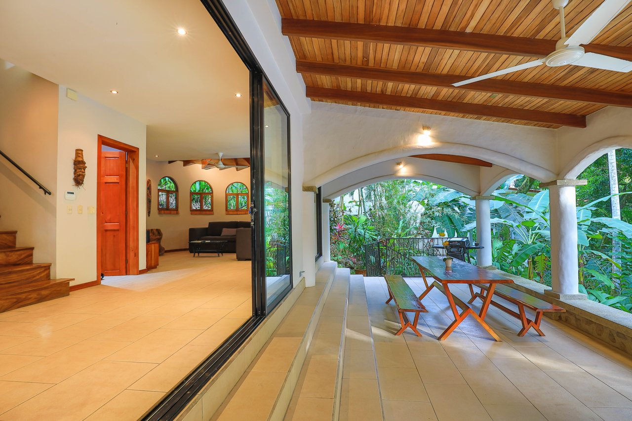 Villa Bailarin, Jungle Elegance