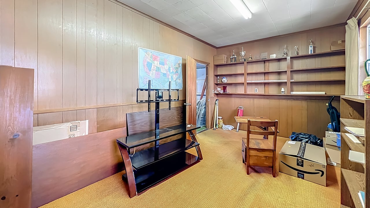 Mid-Century Modern 4-Bedroom in Dommerich Hills, Maitland