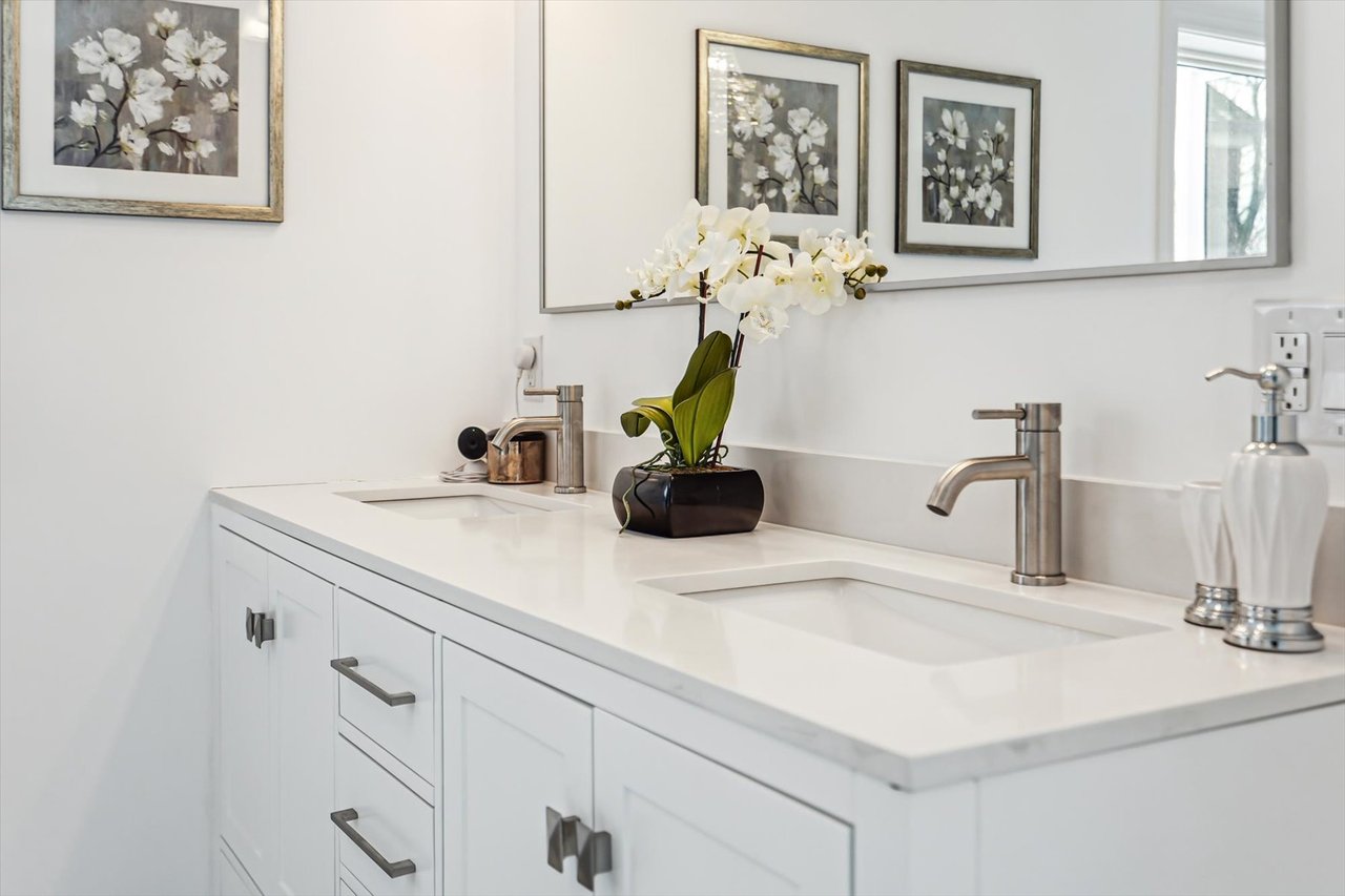 290 Bathurst St