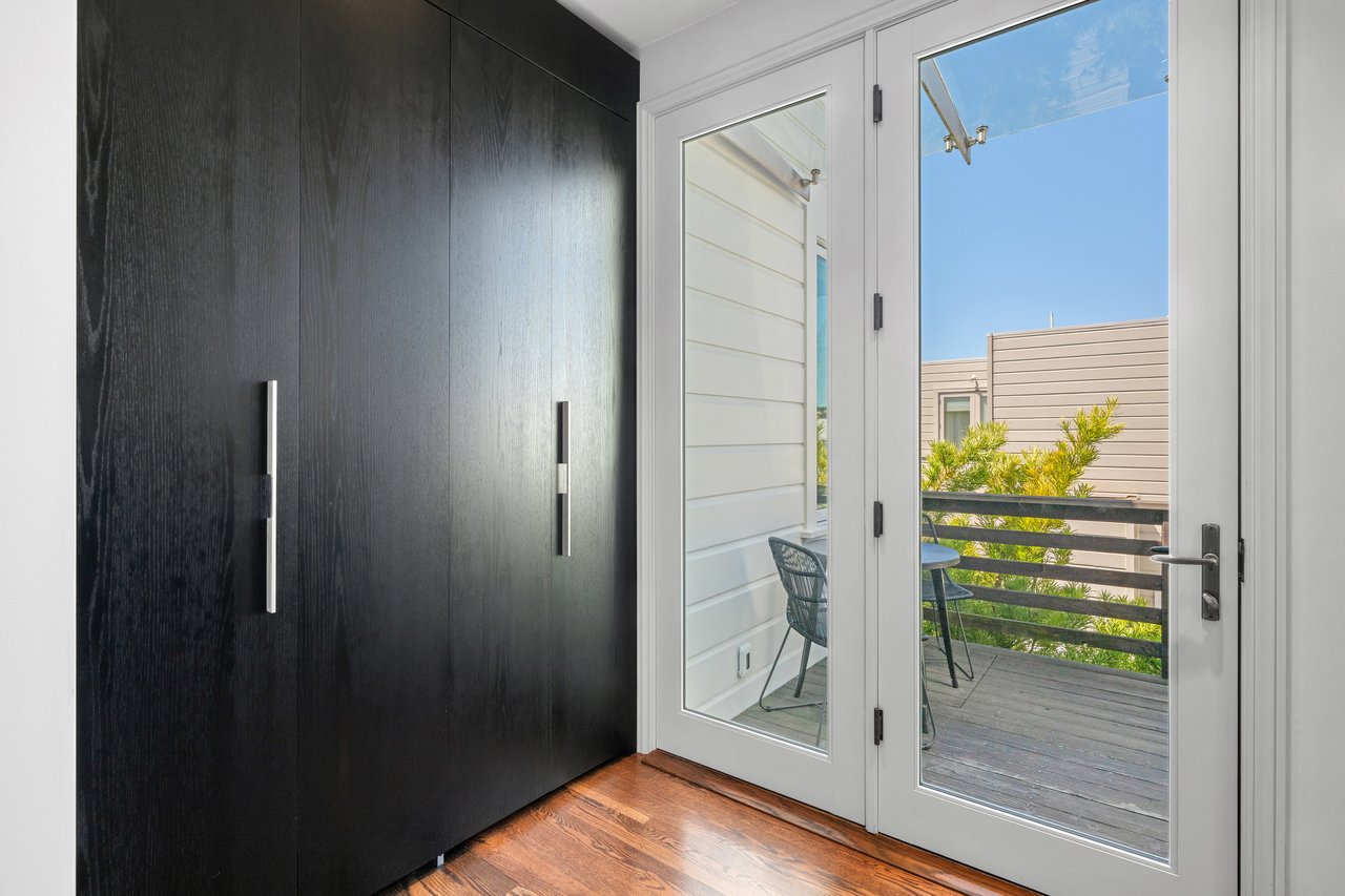 Stylishly Renovated & Palace-Adjacent