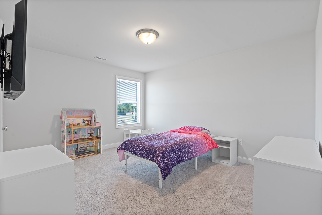 Modern Luxury Meets Spacious Comfort – 5BR/3BA Home