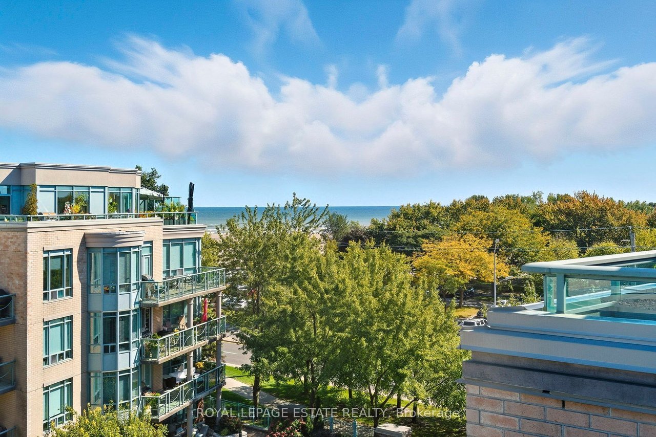 PENTHOUSE MADE FOR WATERFRONT LIVING