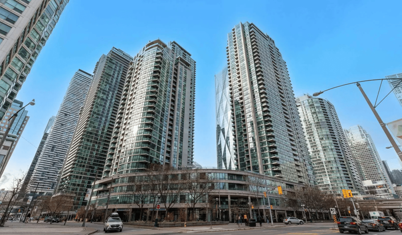 16 Yonge St #2801