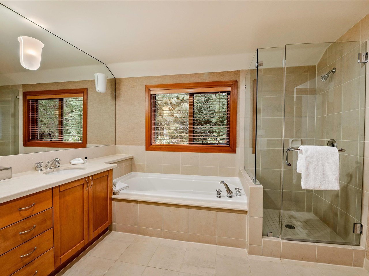 4821C Casabella Cres