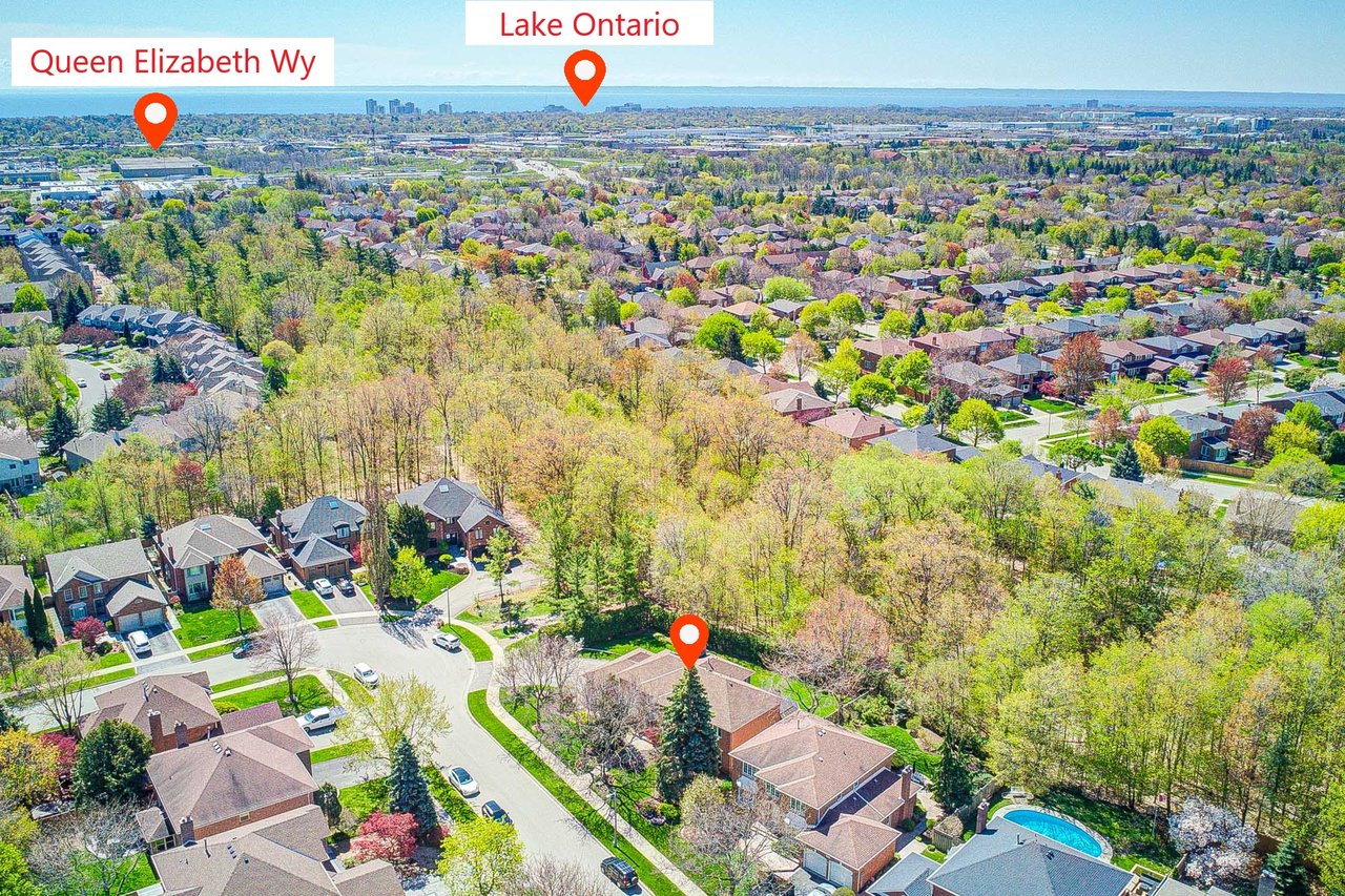 1296 Mapleridge Cres