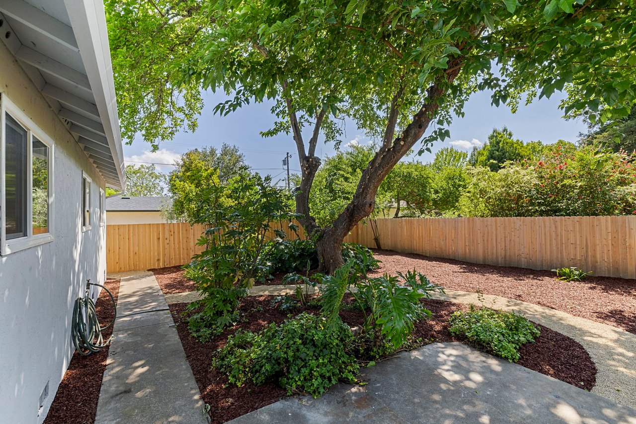 1007 Harold Ln