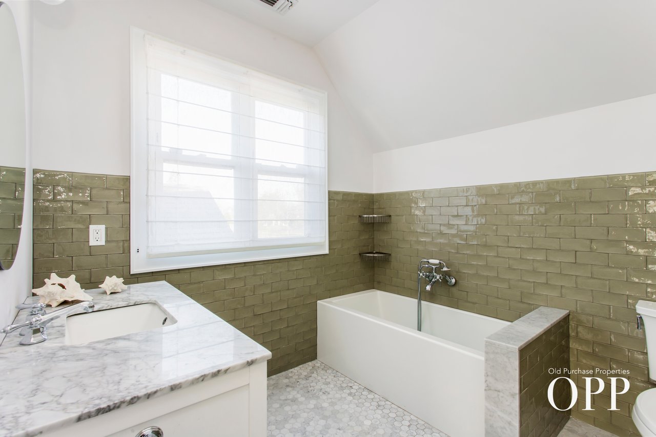 A Turnkey Mid-Century, Effortlessly Located in Bellport Village