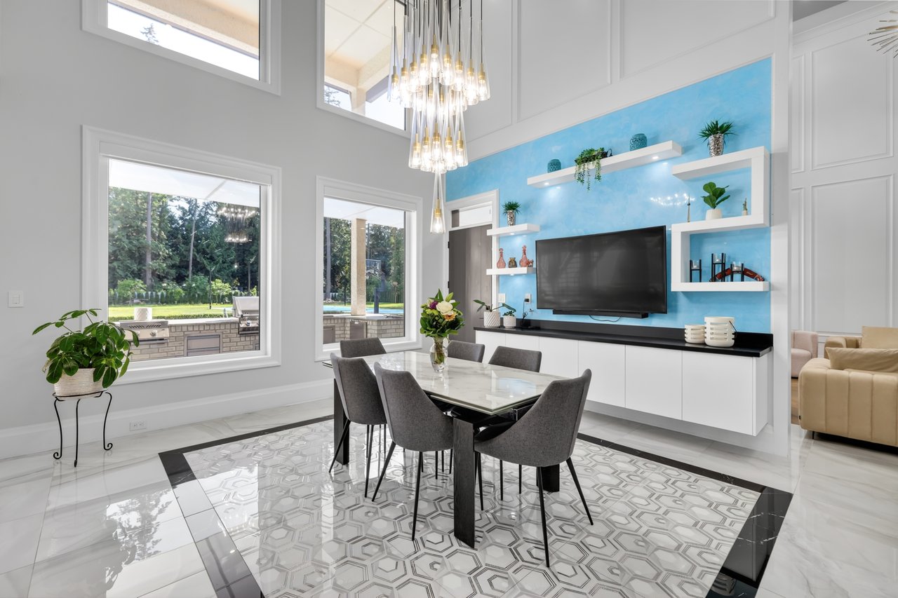 2.5 Acre Luxury Estate