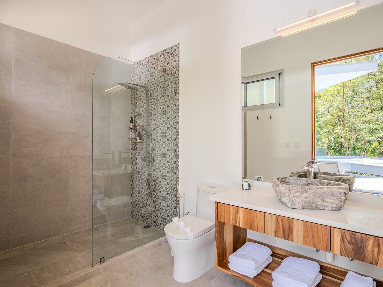 An Exclusive, Sunny Ridge-Top 4-Bed Designer House With Unforgettable Mountain & Jungle Views
