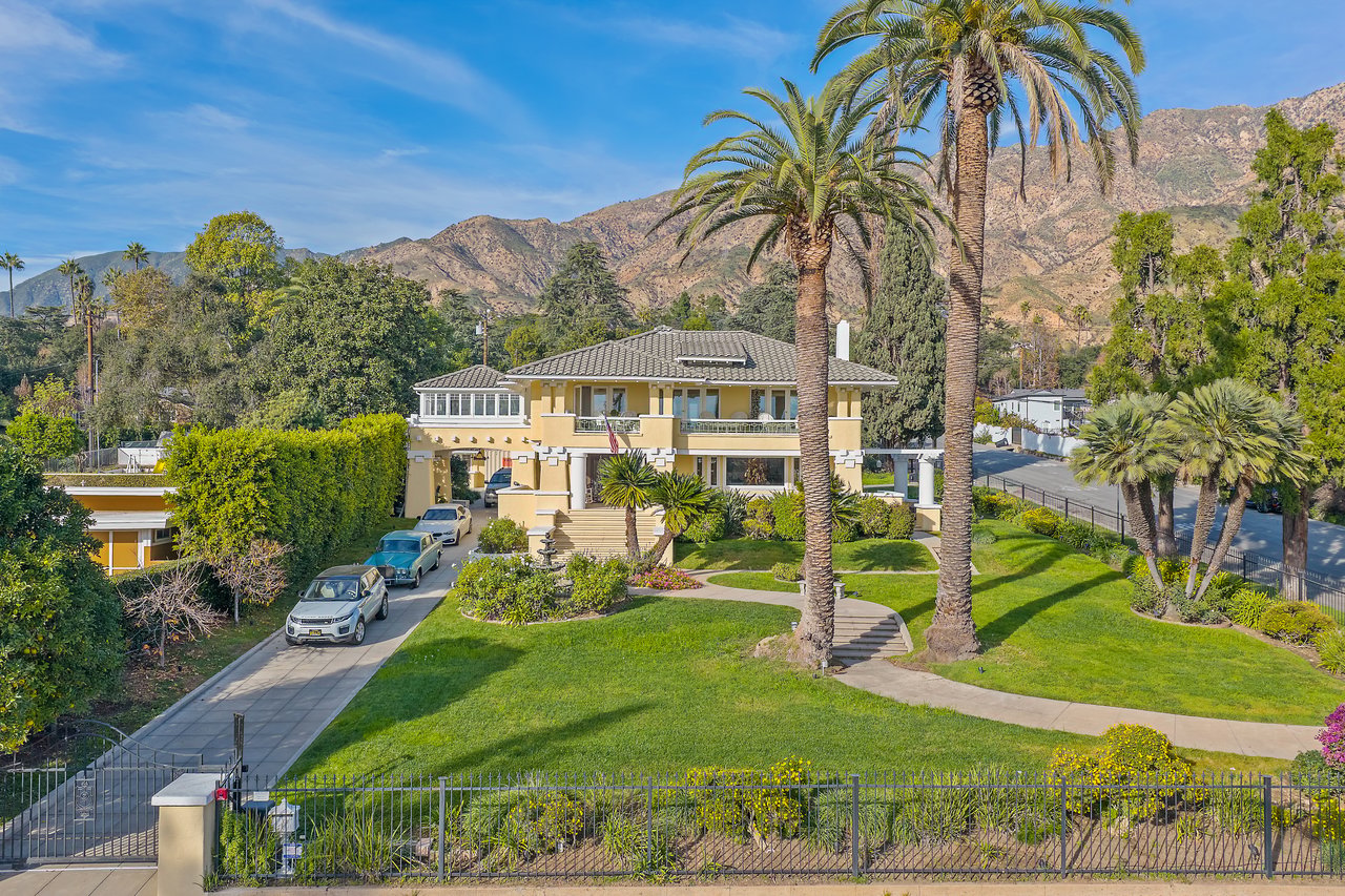 1325 E Altadena
