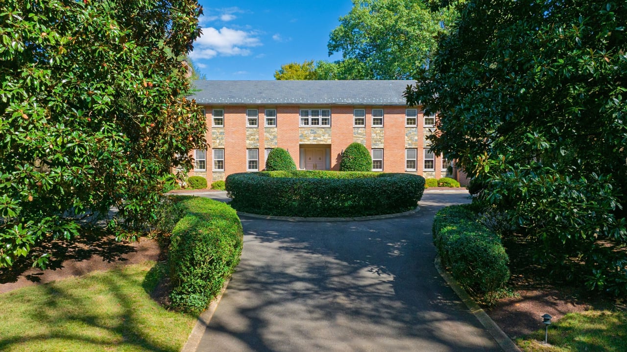 221 Chain Bridge Road