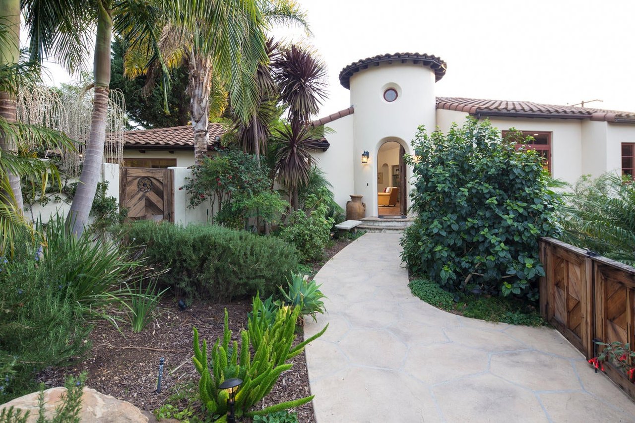 3815 Crescent Dr