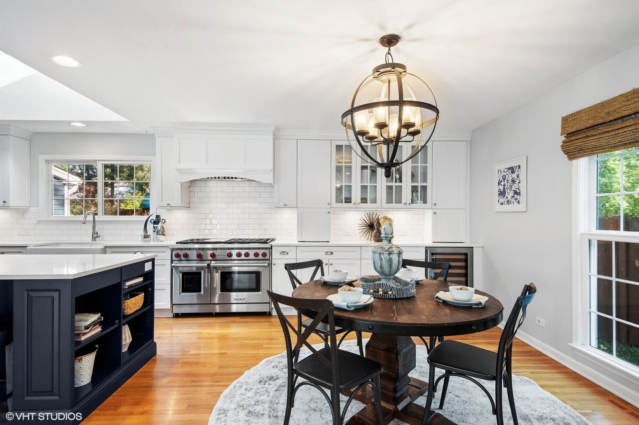 10 E Louis Ave