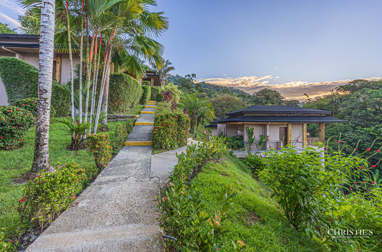 Luxury Hotel Boutique with Ocean Views | Walking distance to the beach | 13.2 Acres