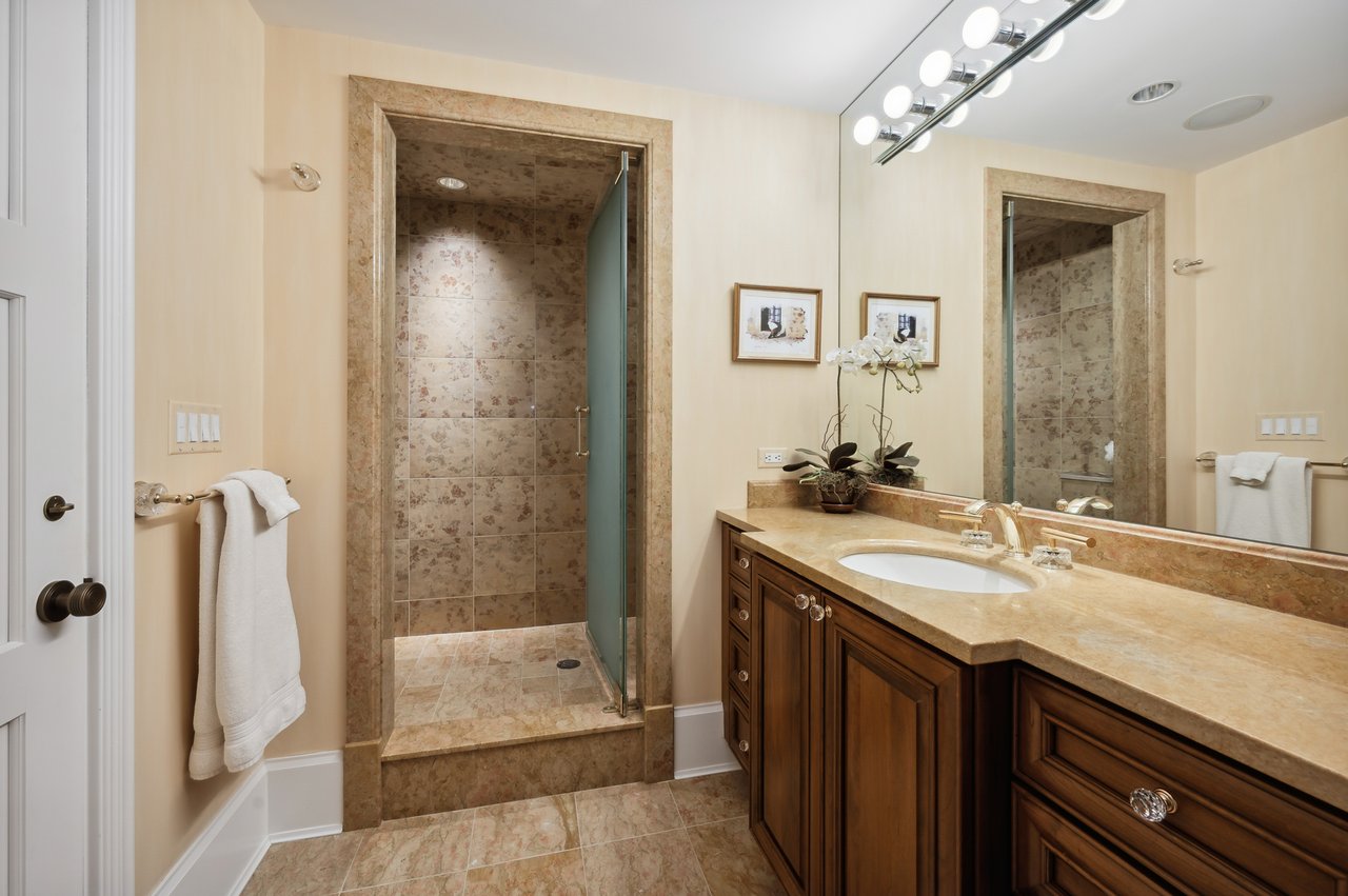 180 East Pearson Unit: 5902