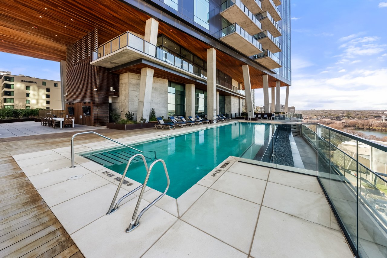 The Skyline Residence at 70 Rainey