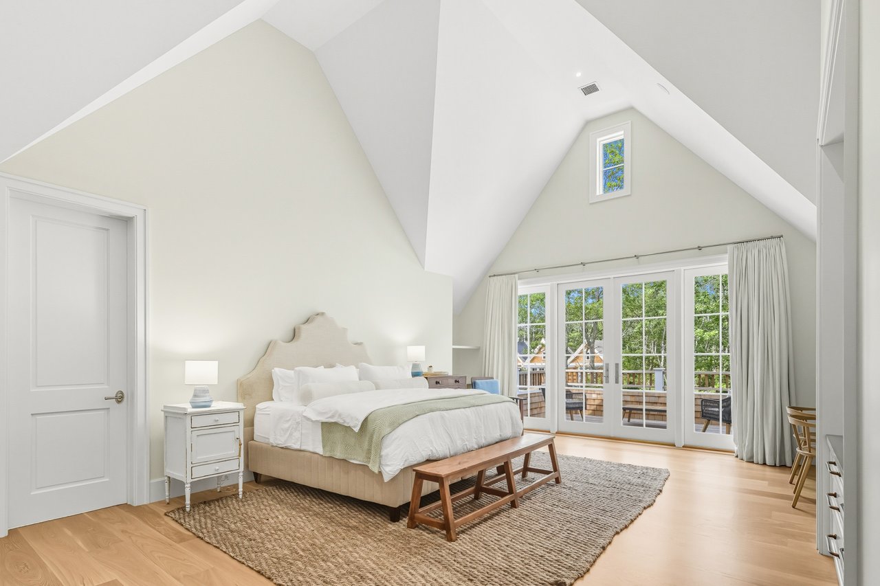 417 Edge of Woods Road