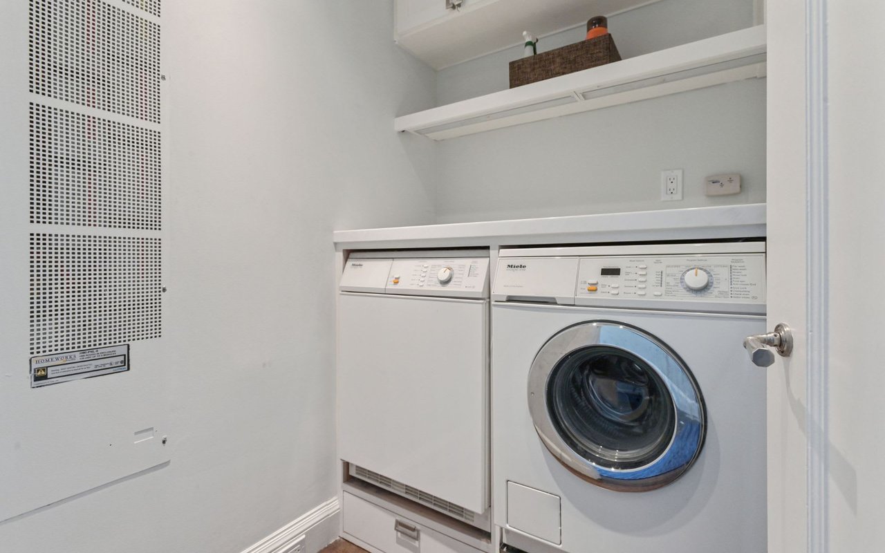  Prestigious Half Floor Apartment on Russian Hill