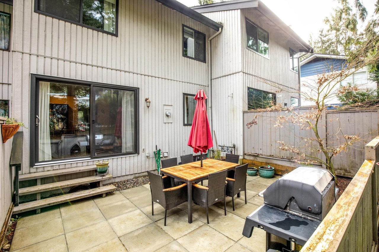 2060 Deep Cove Cres