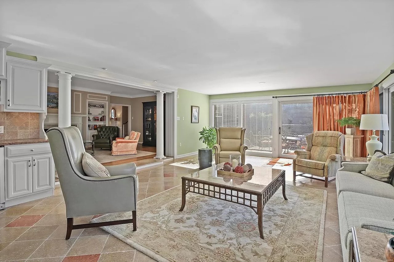 1 Robin Hill Ln